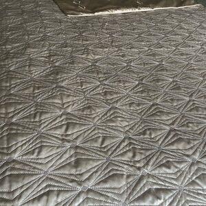Elegant Quilted Bedding Set in Gray